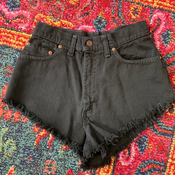 Urban Outfitters Recycled Levi’s Basic Denim Short - Picture 4 of 7